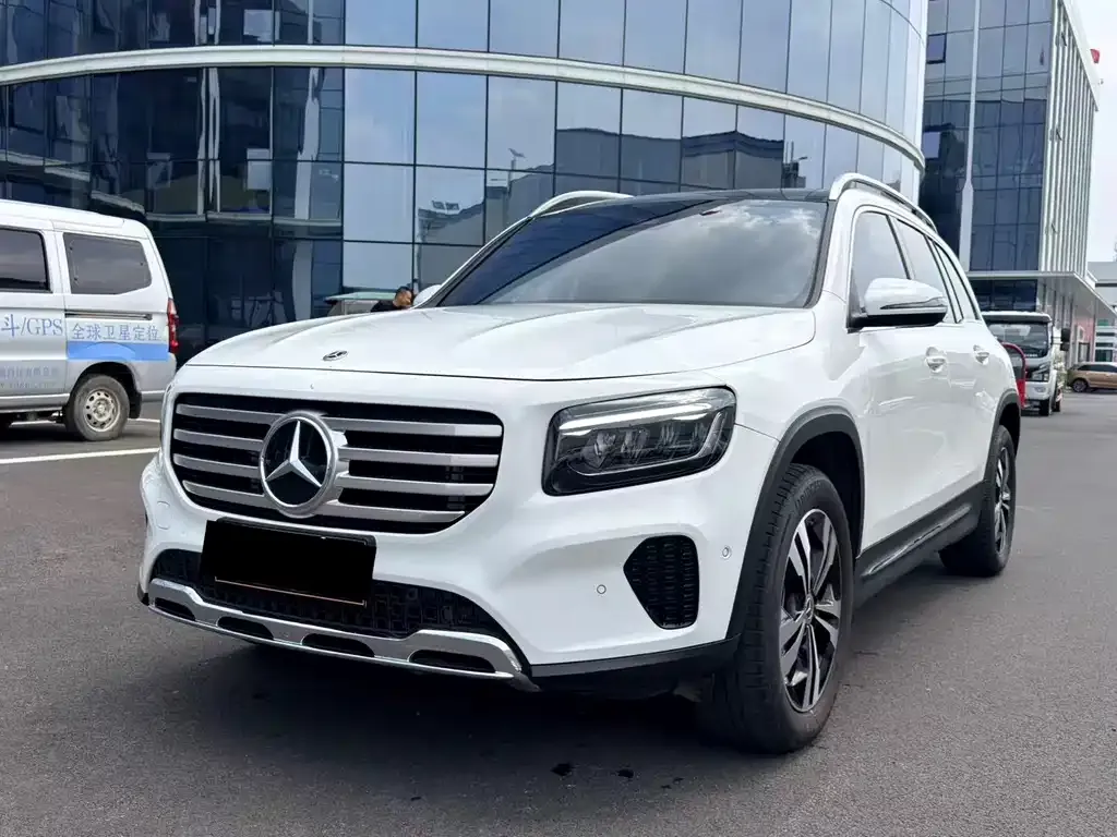 Mercedes-Benz GLB — фото 1