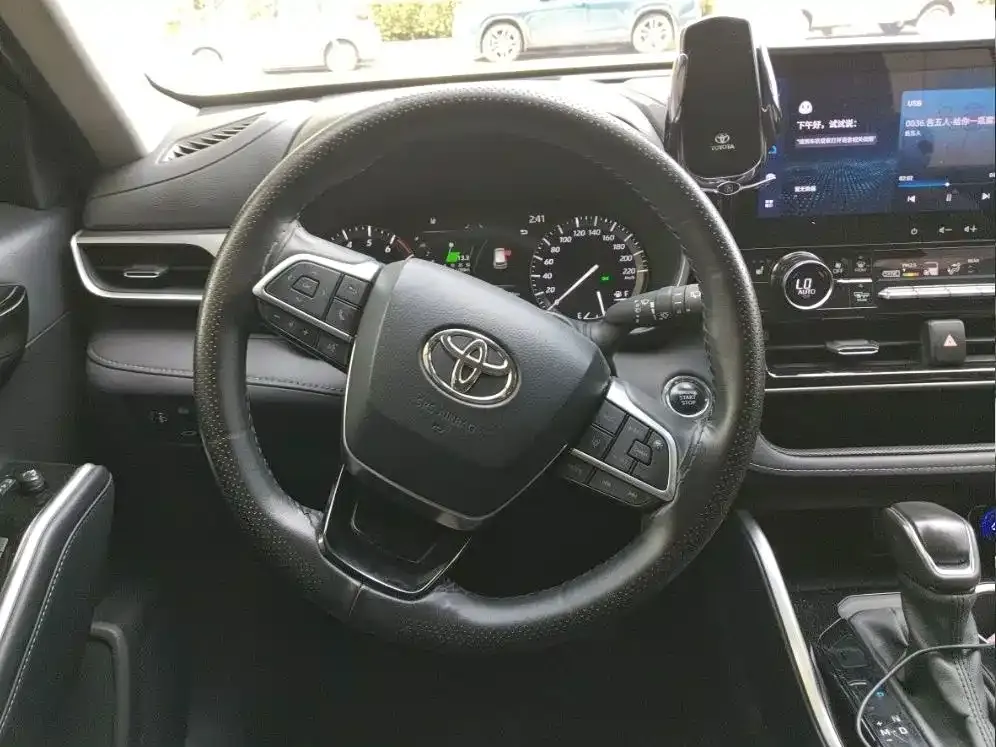 Toyota Highlander — фото 2