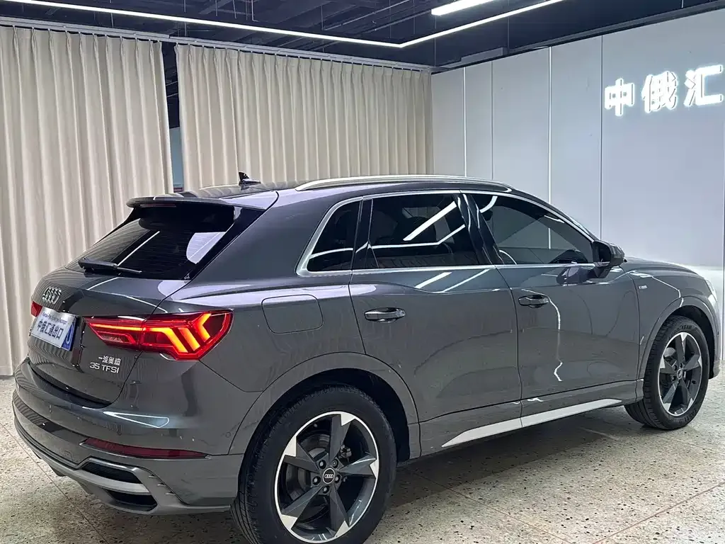 Audi Q3 — фото 7