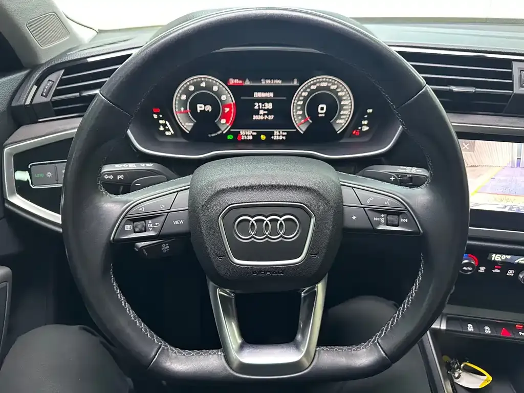 Audi Q3 — фото 4