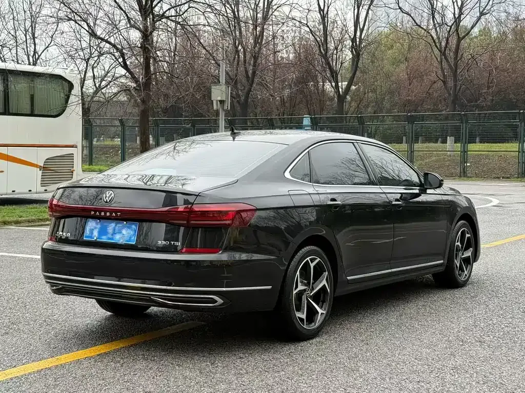 Volkswagen Passat — фото 7