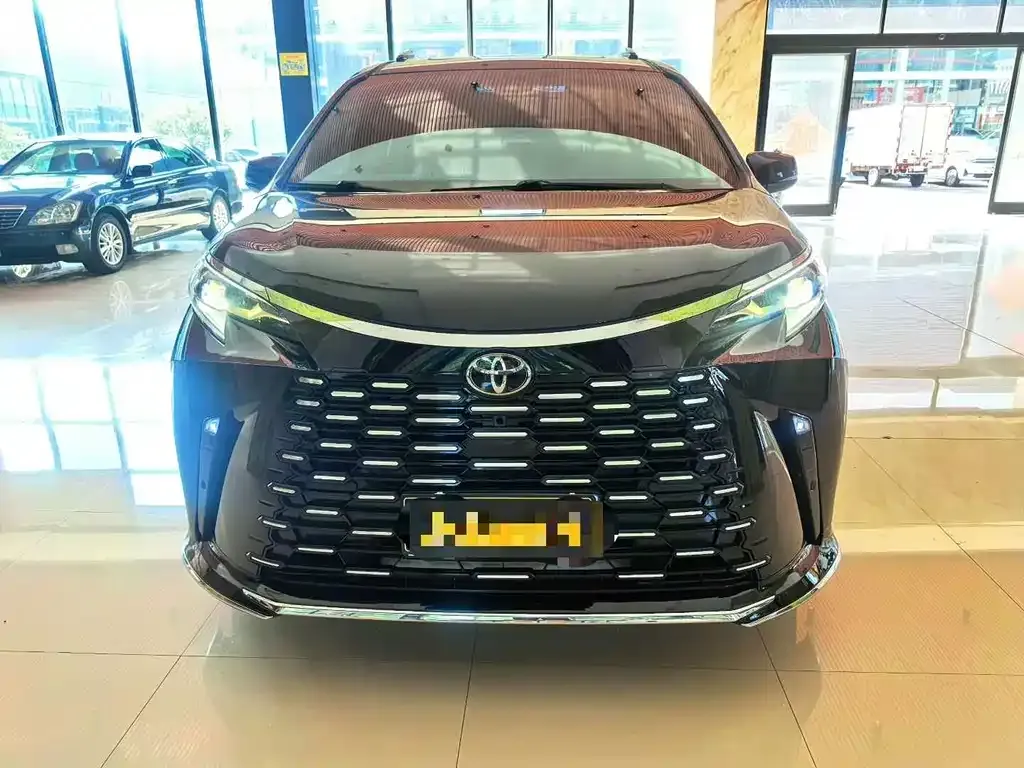 Toyota Granvia — фото 7