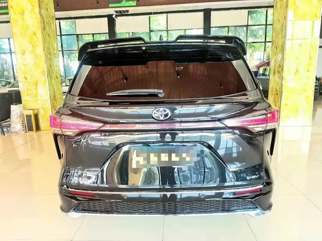 Toyota Granvia — фото 5