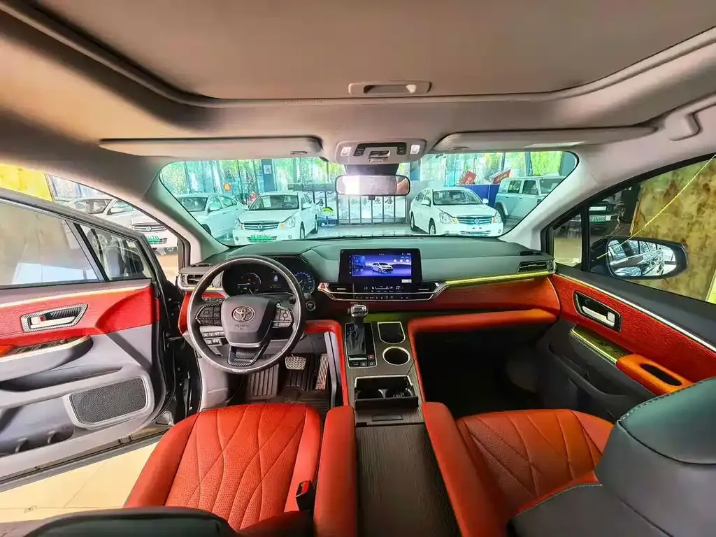 Toyota Granvia — фото 6