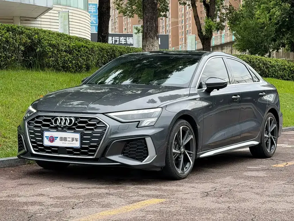 Audi A3 — фото 1