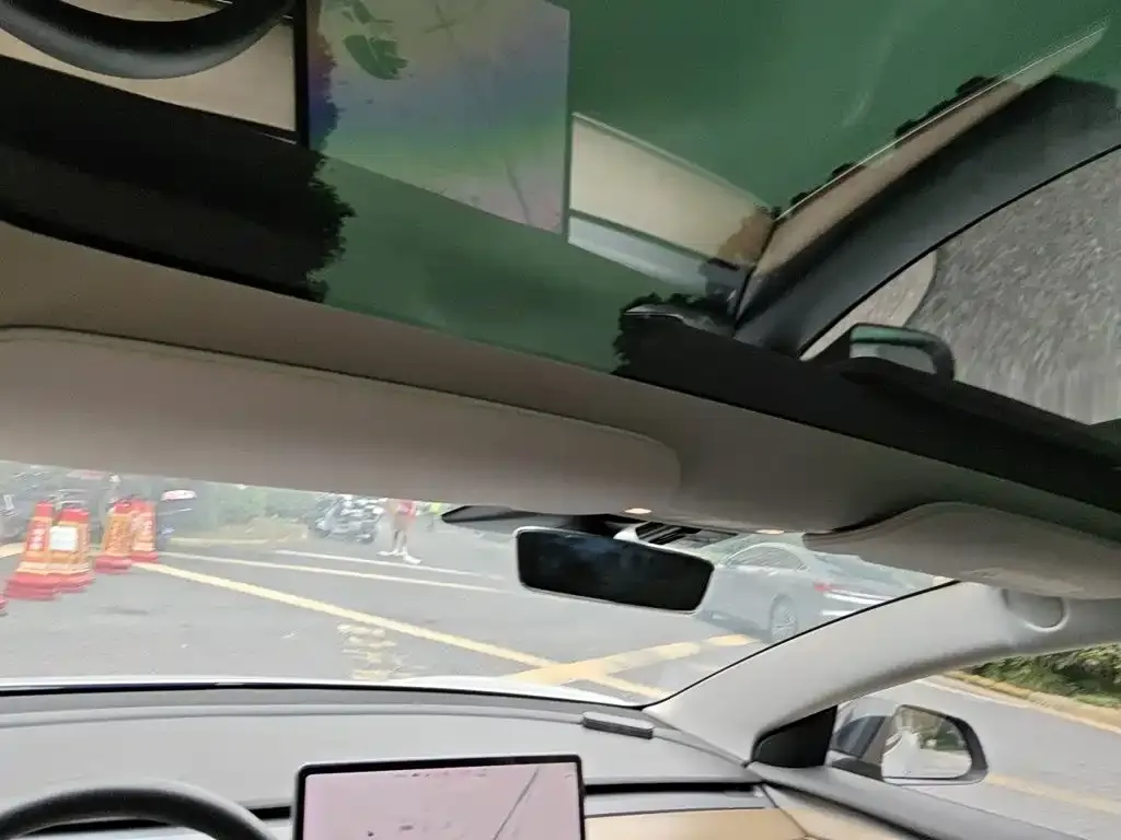 Tesla Model 3 — фото 10