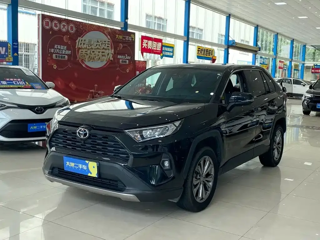 Toyota RAV4 — фото 1