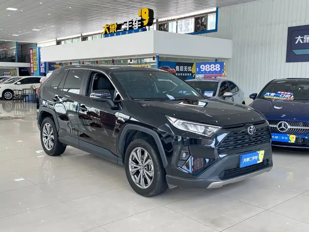 Toyota RAV4 — фото 10