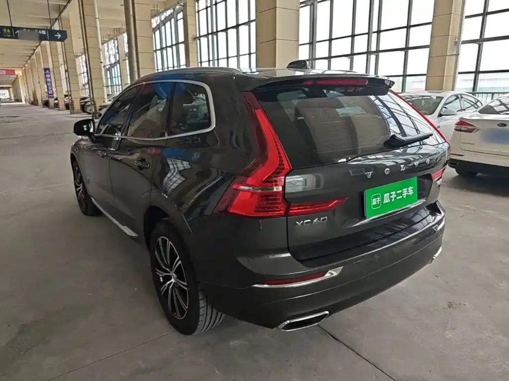 Volvo XC60 — фото 7