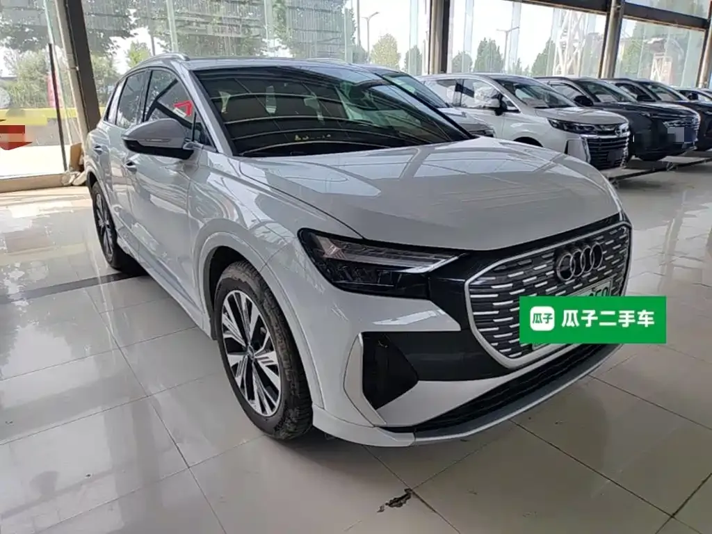 Audi Q4 e-tron — фото 10