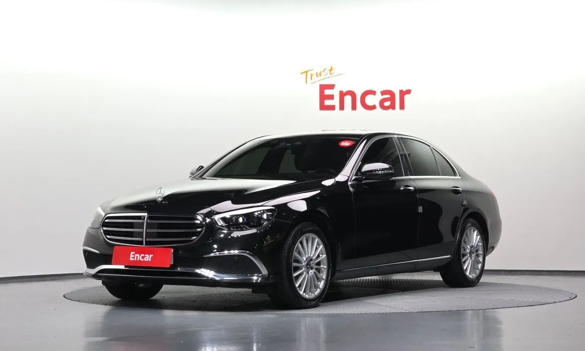 Mercedes-Benz E-Class — фото 1