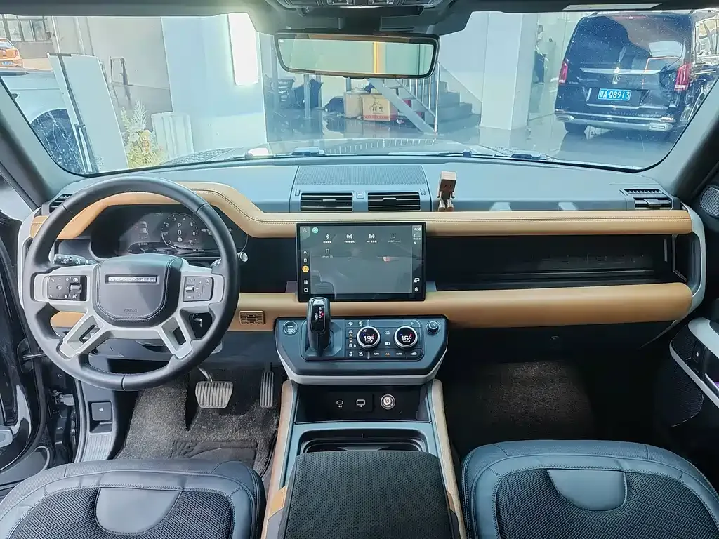 Land Rover Defender — фото 10