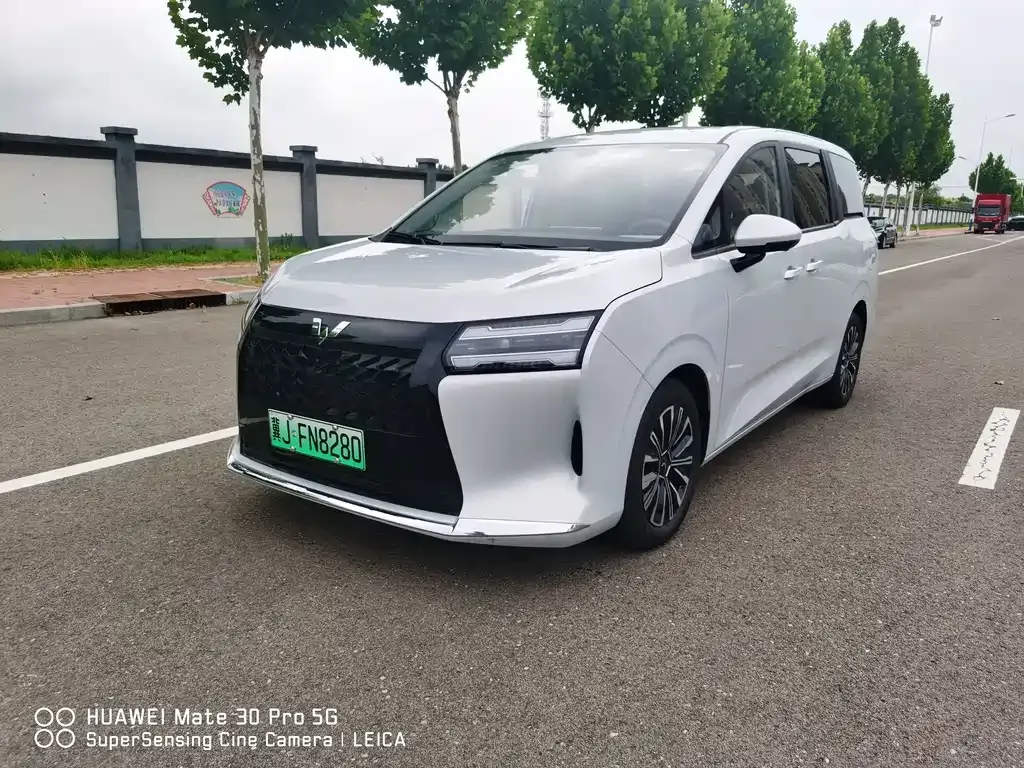 Wuling Starlight 730 New Energy — фото 1