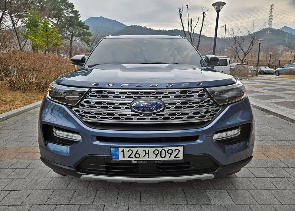 Ford Explorer — фото 1