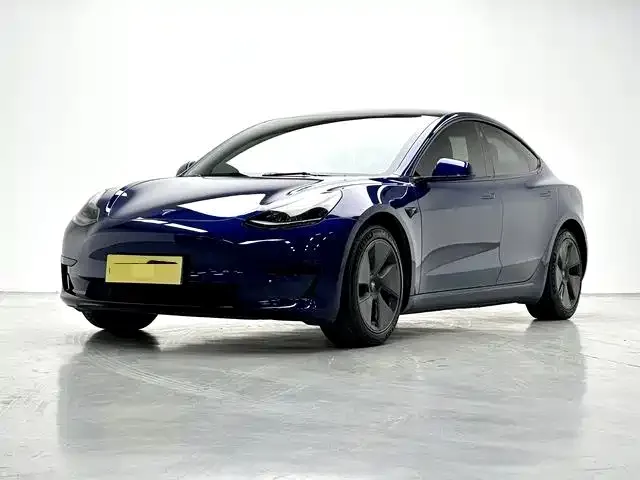 Tesla Model 3 — фото 1