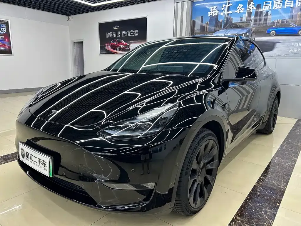 Tesla Model Y — фото 1