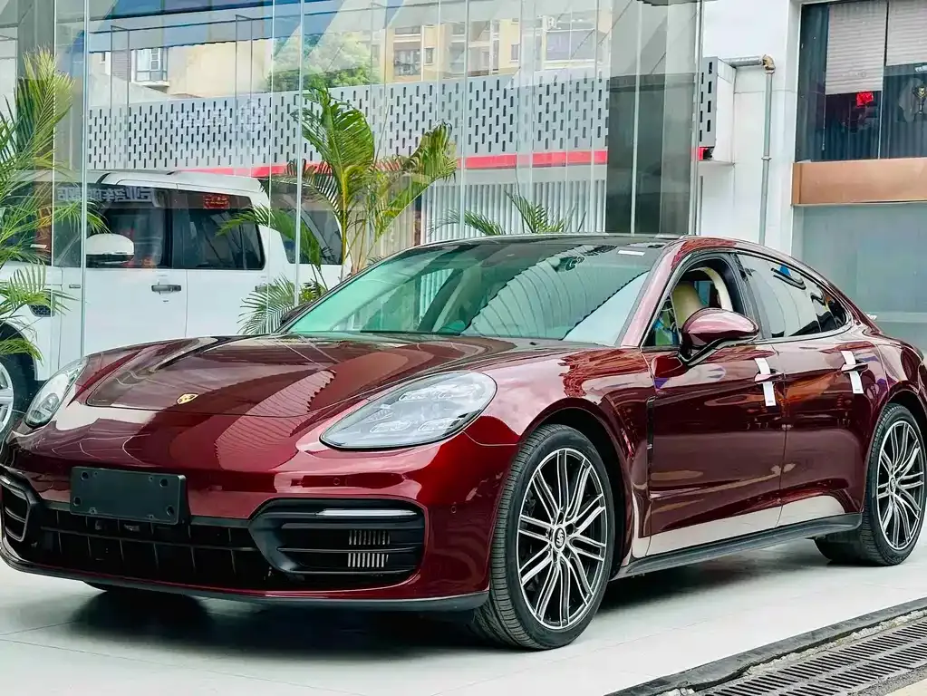 Porsche Panamera — фото 1