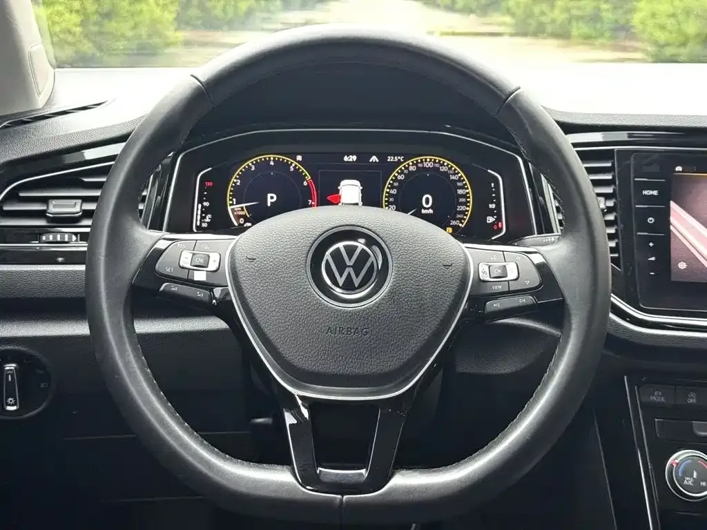 Volkswagen T-Roc — фото 3
