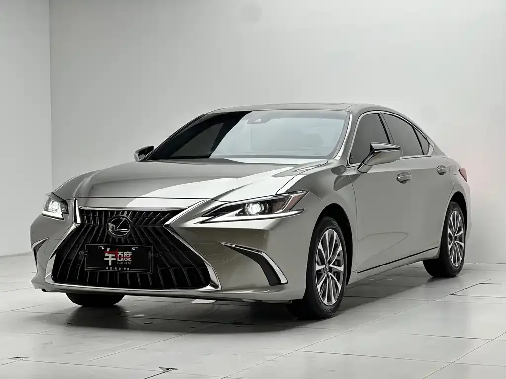 Lexus ES — фото 1