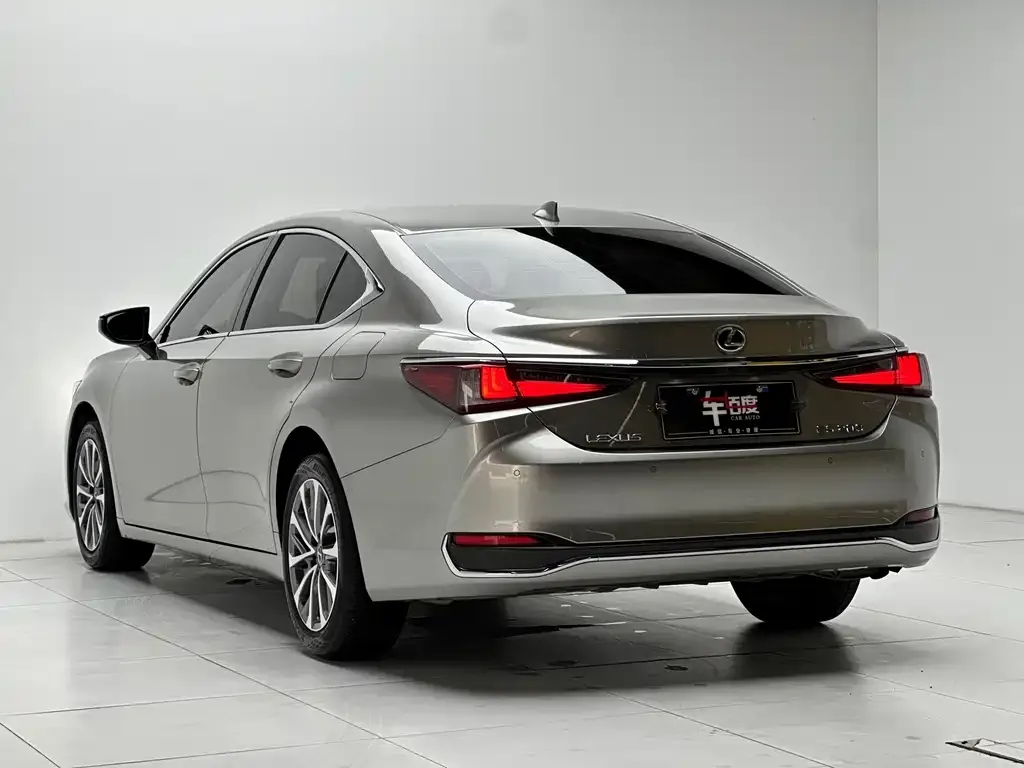Lexus ES — фото 4
