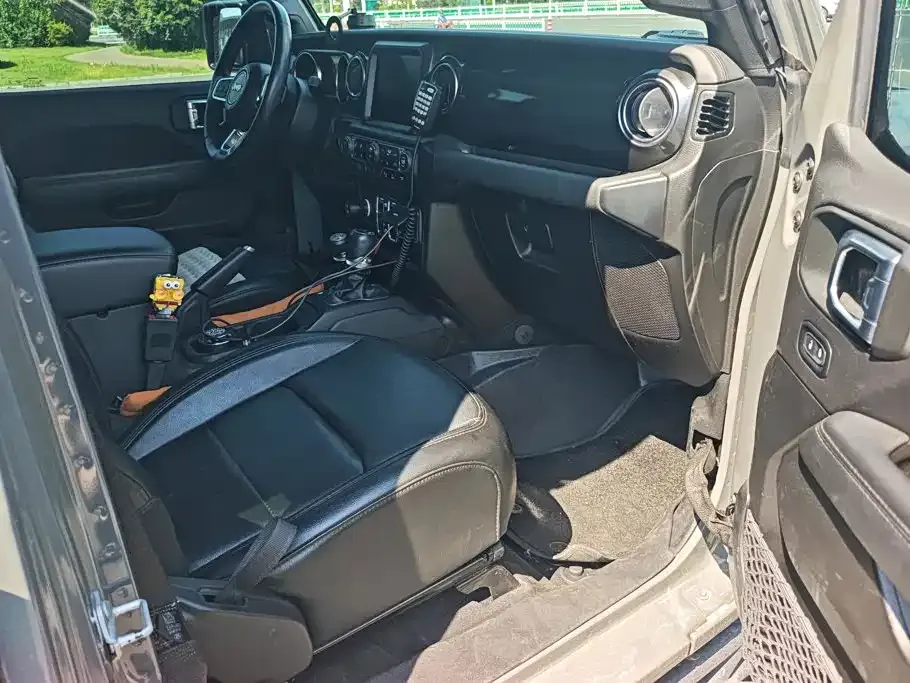 Jeep Wrangler — фото 10
