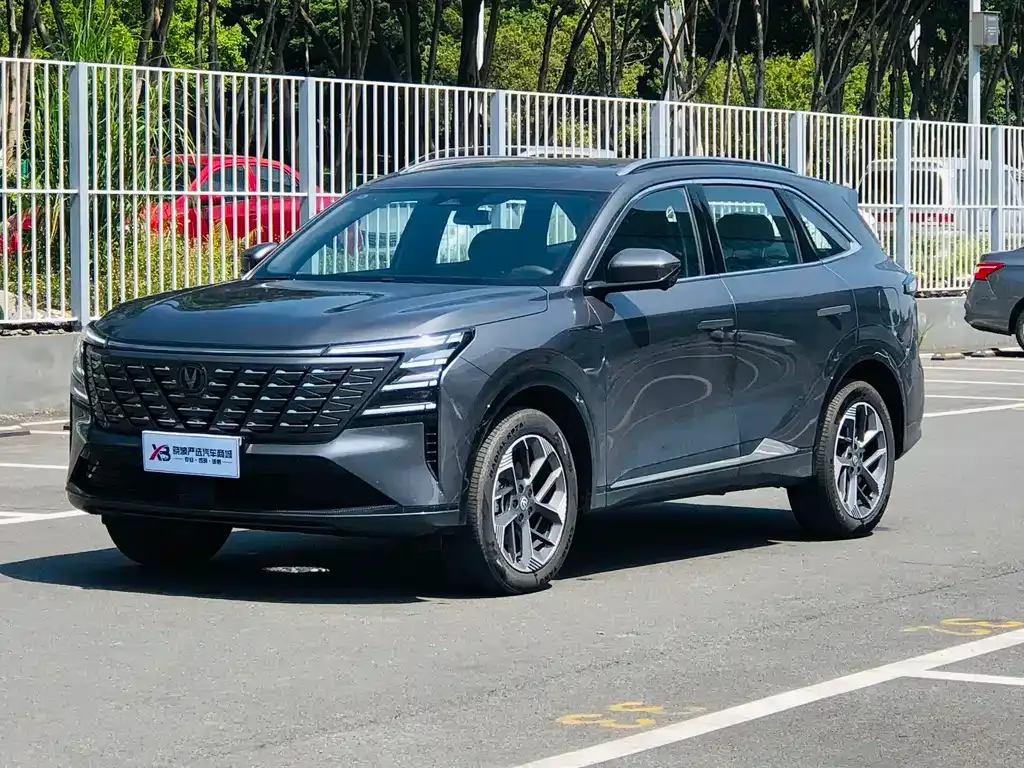 Changan CS75PLUS — фото 1