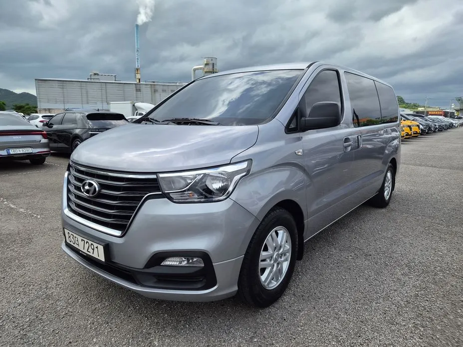 Hyundai Starex — фото 1