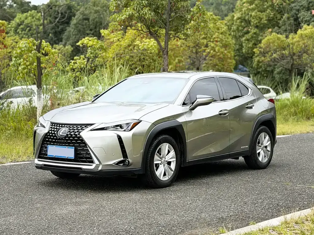 Lexus UX — фото 1