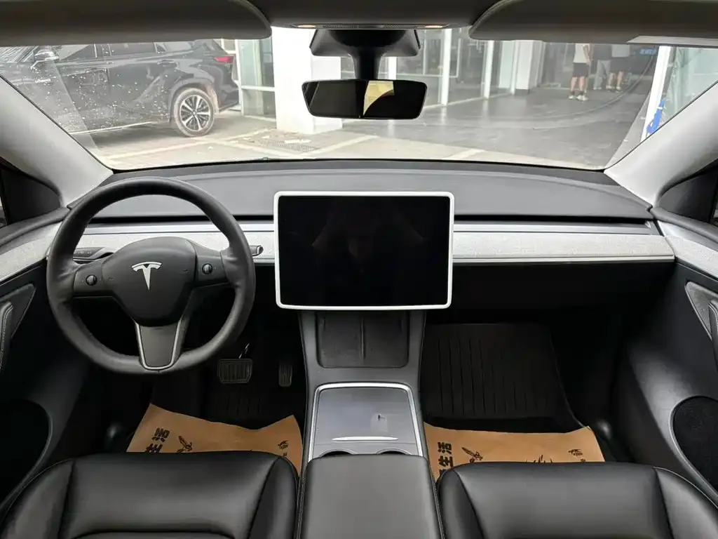 Tesla Model Y — фото 3