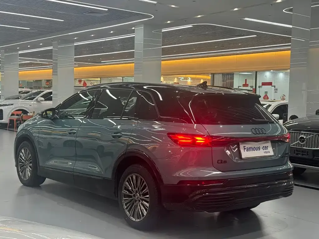 Audi Q5 e-tron — фото 10