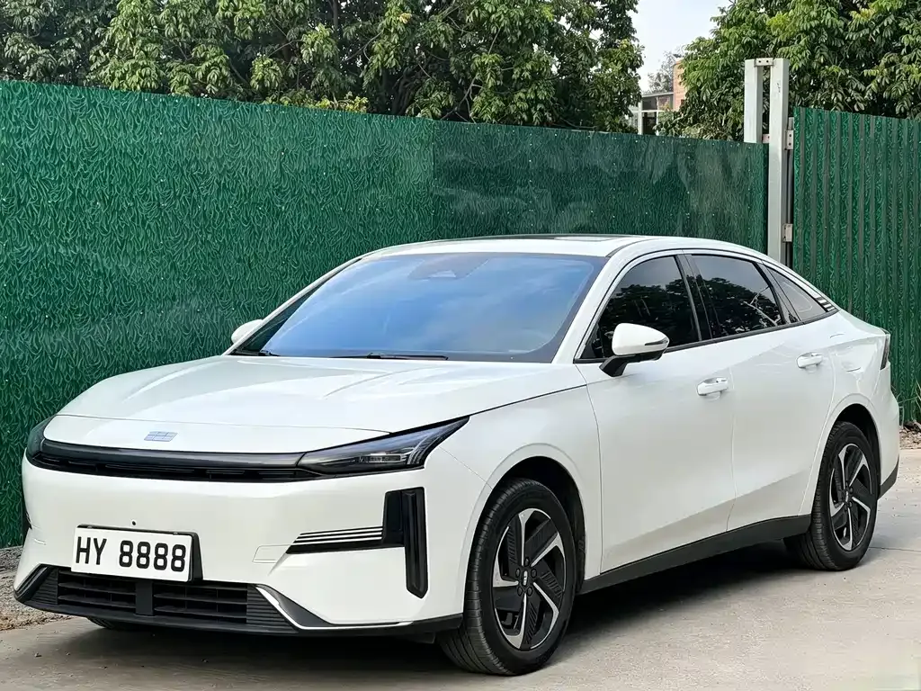 Geely Galaxy L6 — фото 1