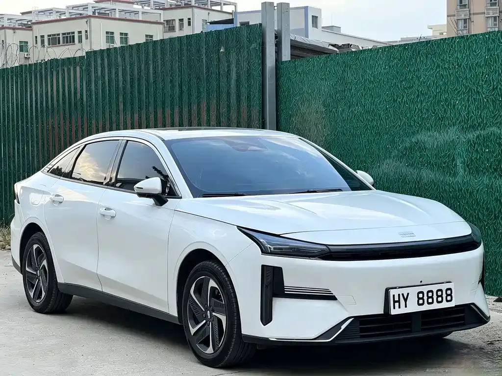 Geely Galaxy L6 — фото 10