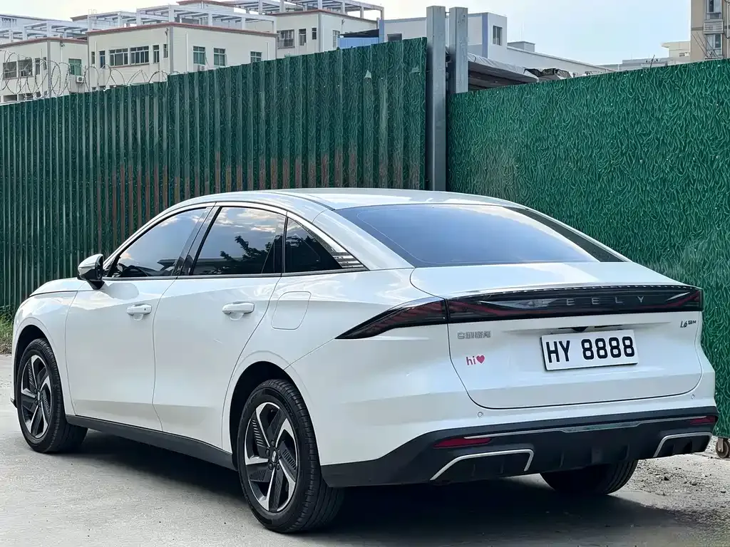 Geely Galaxy L6 — фото 7