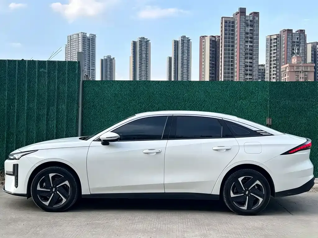 Geely Galaxy L6 — фото 3