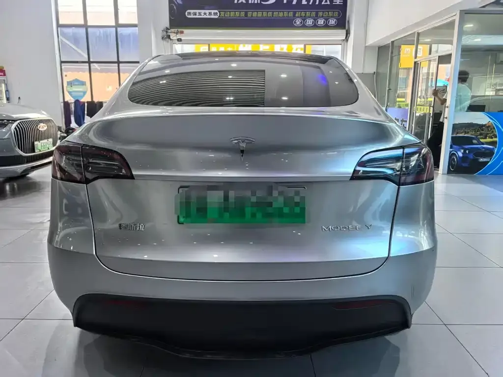 Tesla Model Y — фото 9