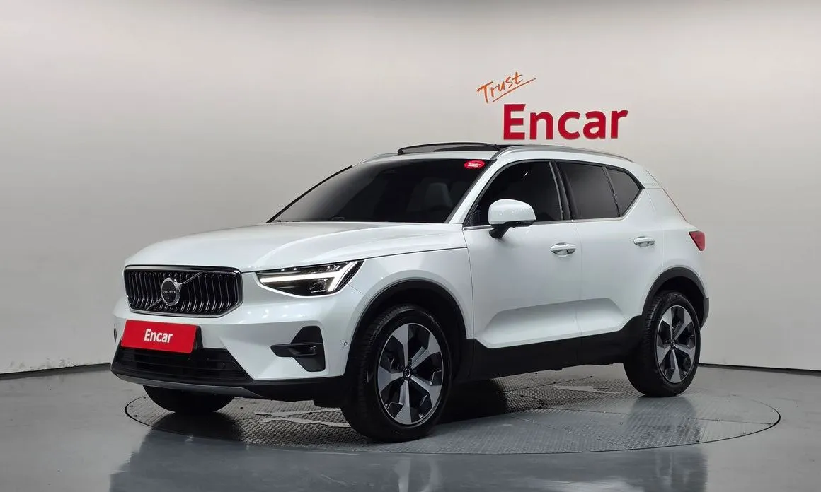 Volvo XC40 — фото 1