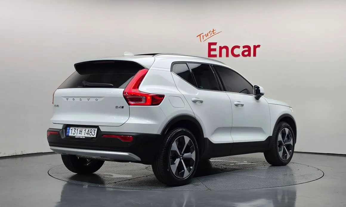 Volvo XC40 — фото 7