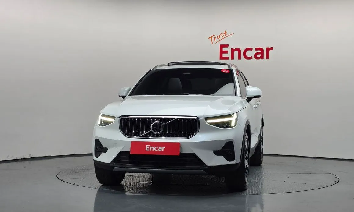 Volvo XC40 — фото 4