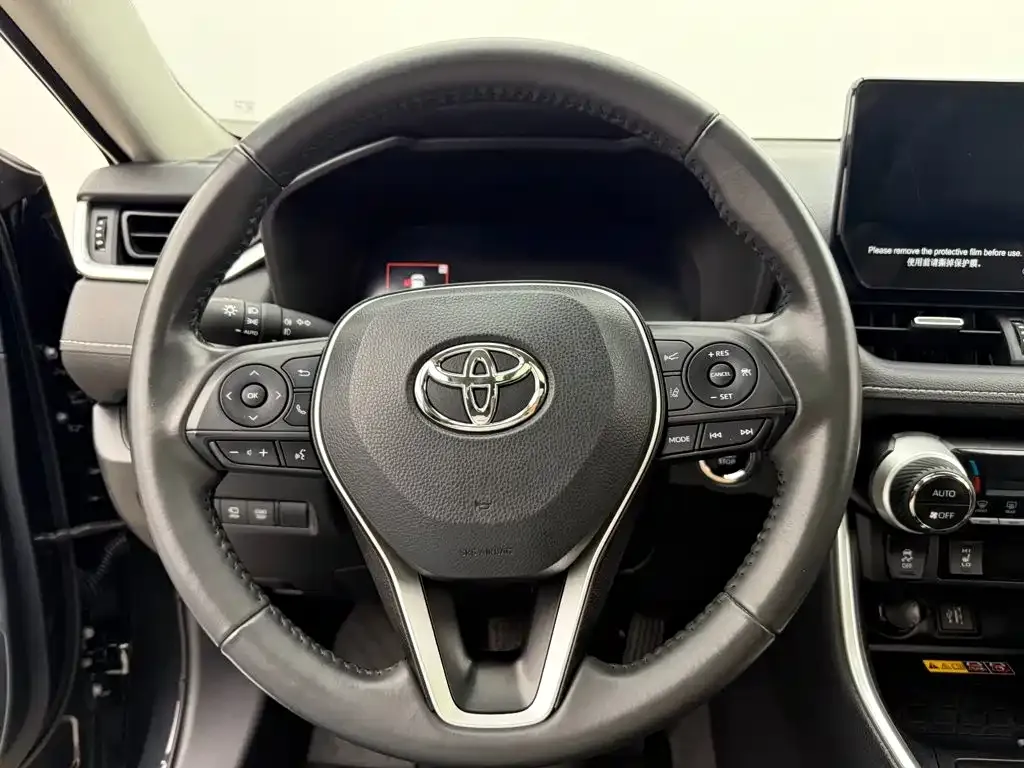 Toyota RAV4 — фото 5