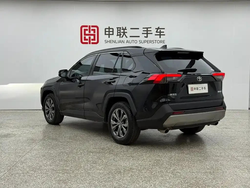 Toyota RAV4 — фото 8
