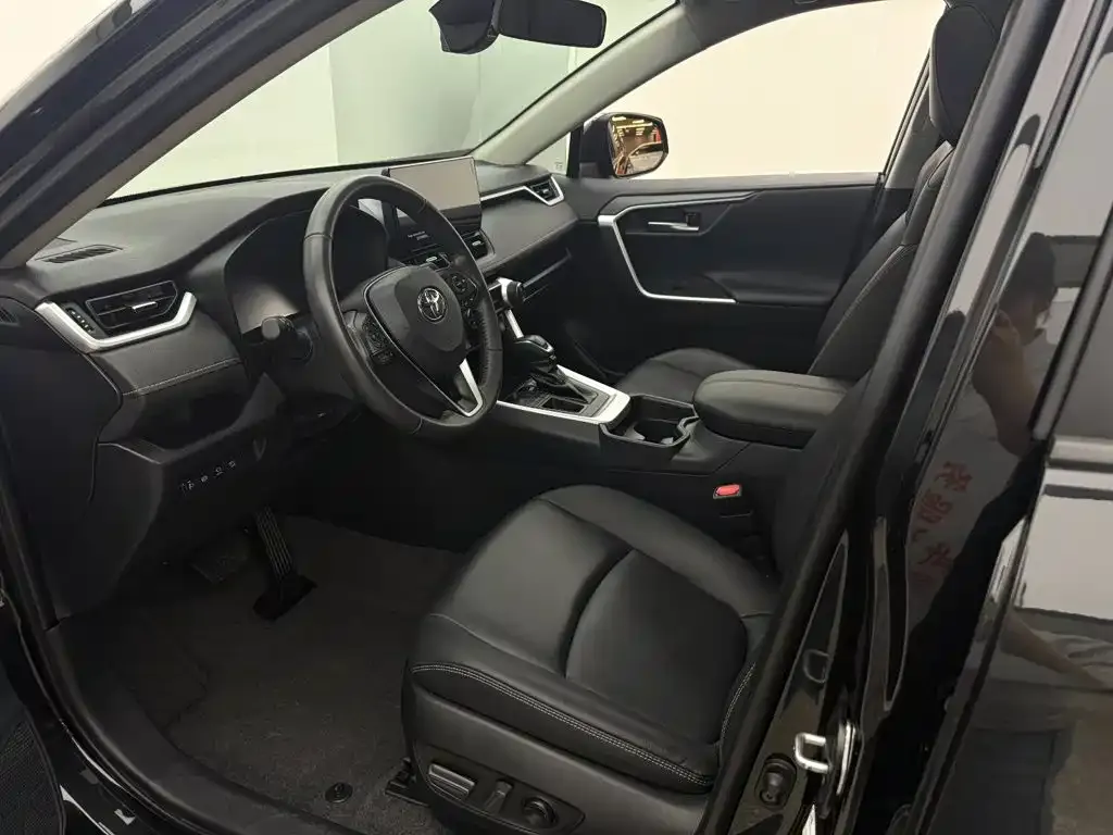 Toyota RAV4 — фото 10