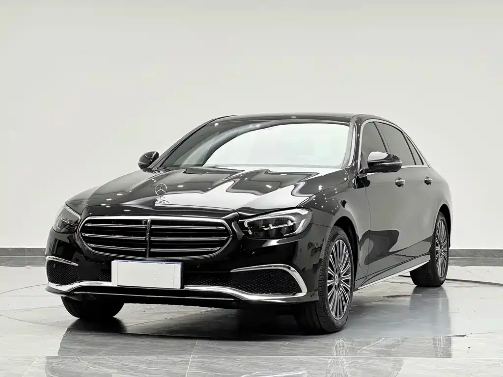 Mercedes-Benz E-Class — фото 1