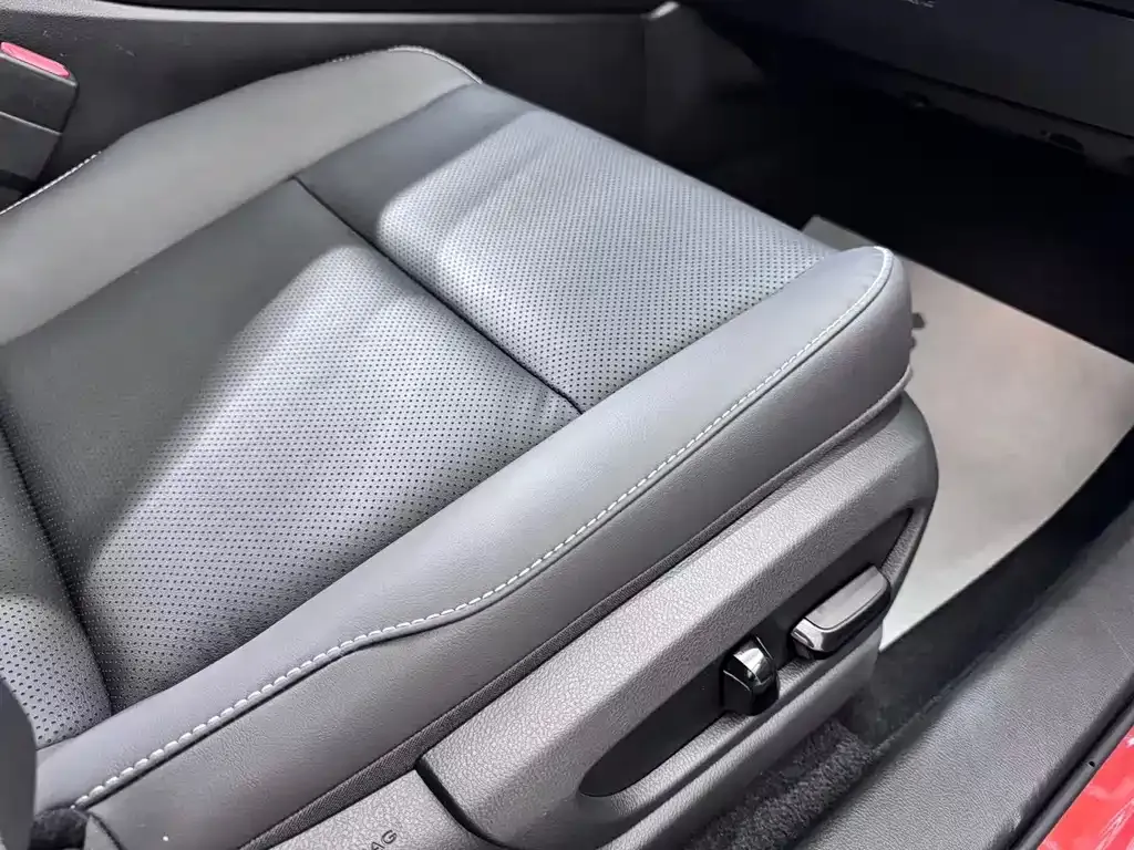 Lexus UX New Energy — фото 2