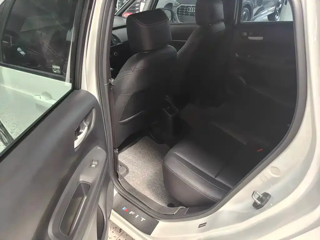 Honda Fit — фото 5