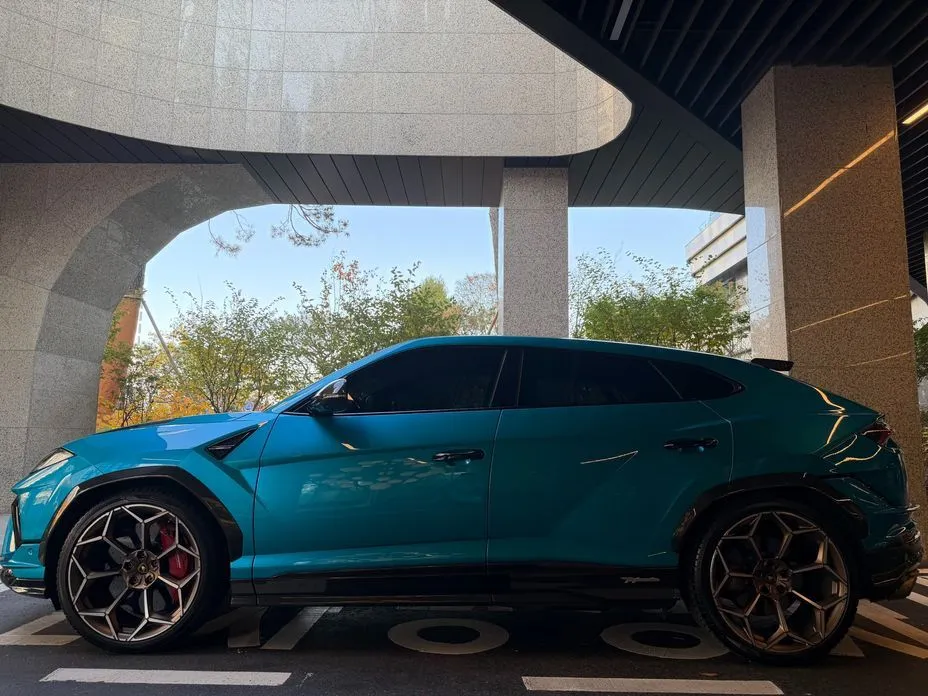 Lamborghini Urus — фото 2