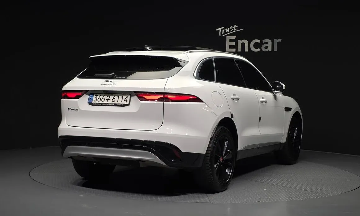 Jaguar F-PACE — фото 8