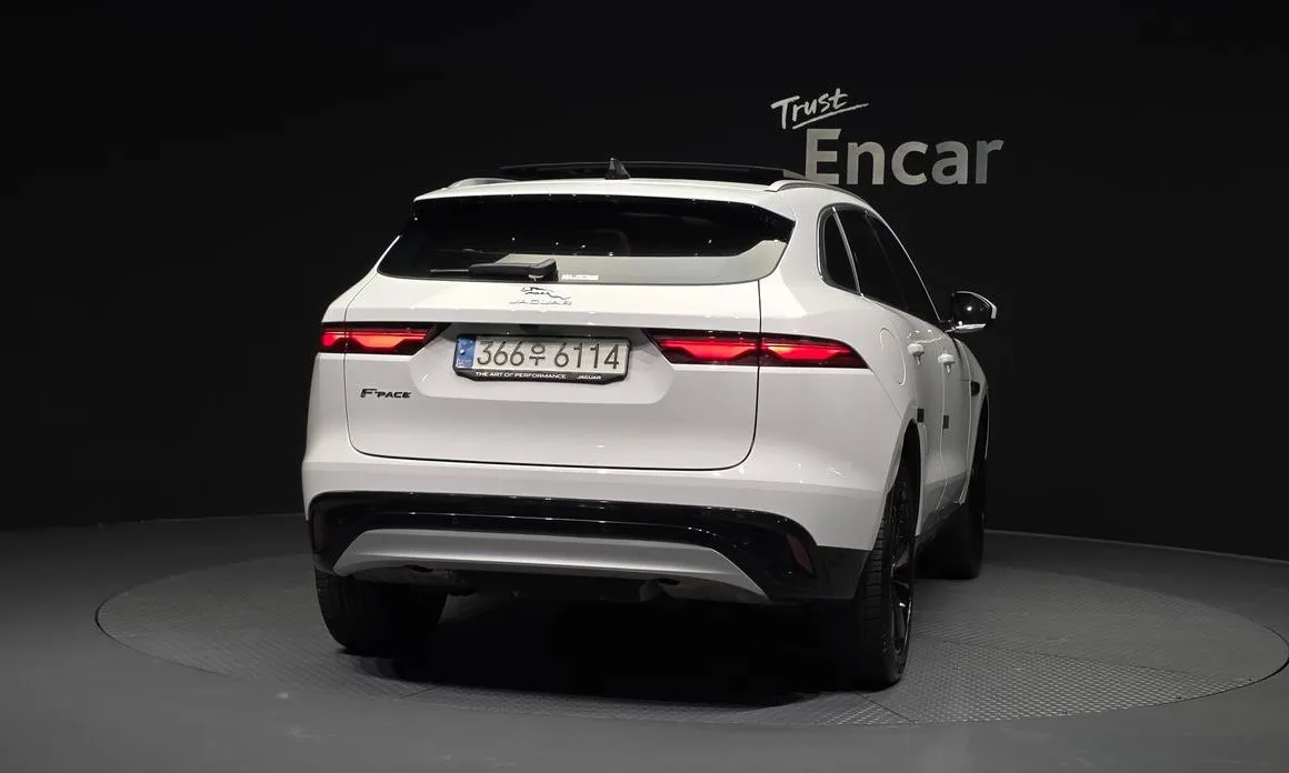 Jaguar F-PACE — фото 7