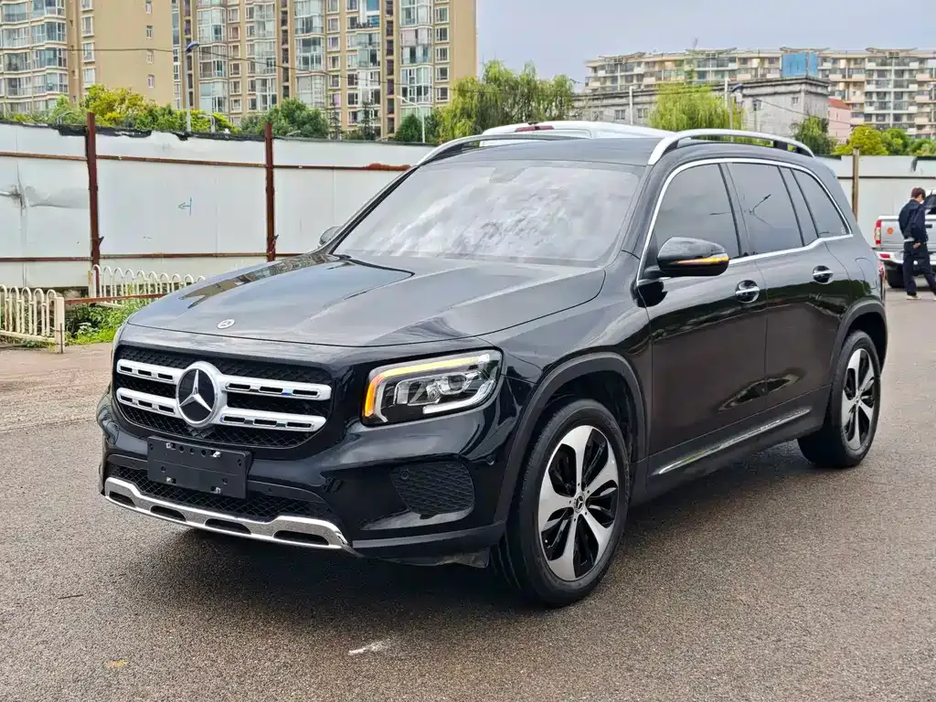 Mercedes-Benz GLB — фото 1