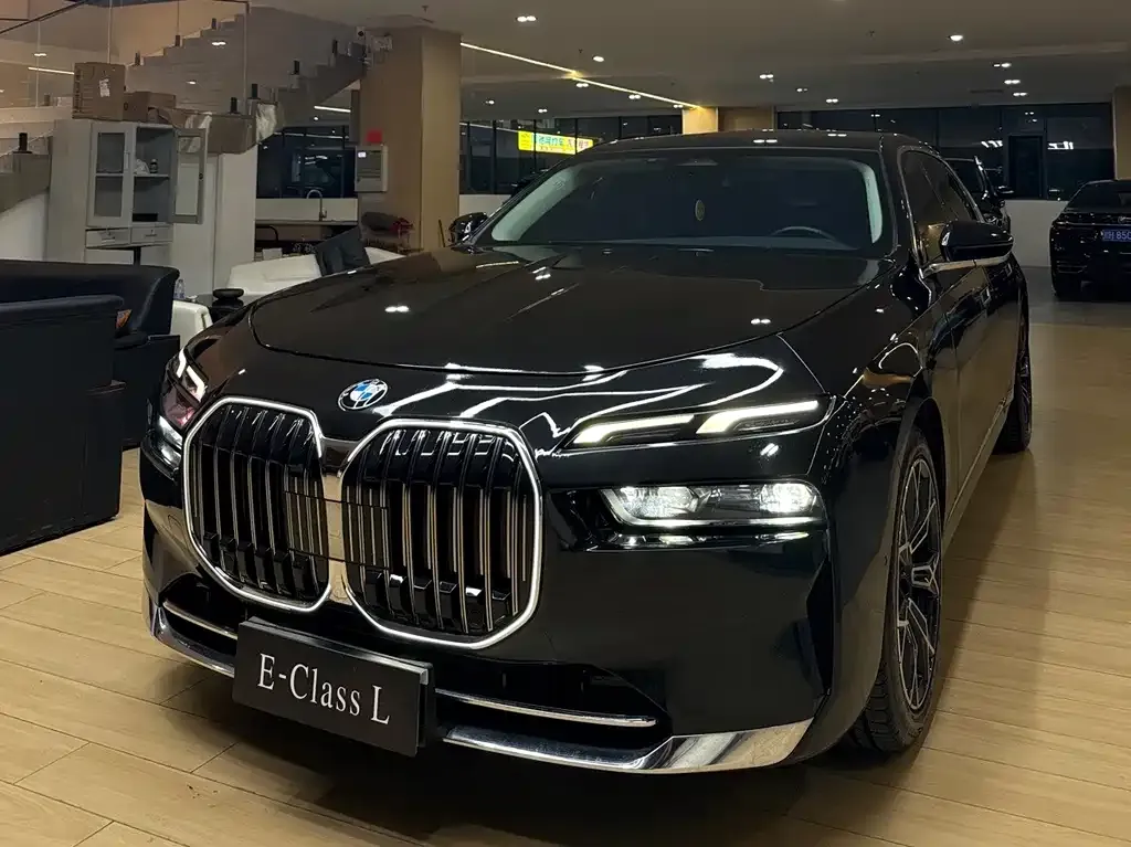 BMW 7 Series — фото 1
