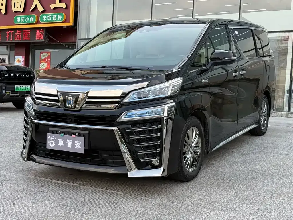Toyota Vellfire — фото 1